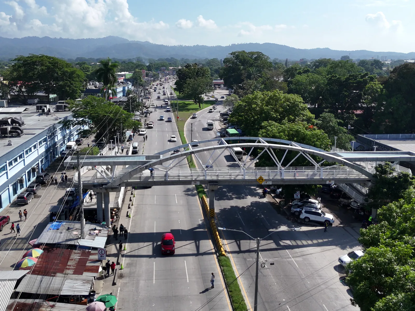 Puente peatonal IHSS